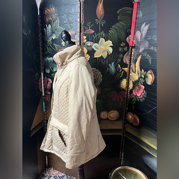 Women's Quilted Tan Jacket - Picture 8 of 12